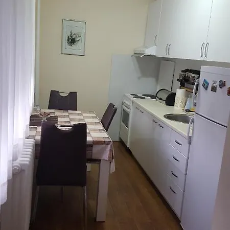Jogi Apartment *